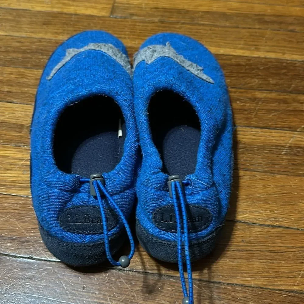LL Bean Kids Sweater Fleece Slippers, Shark, Sz 3-4